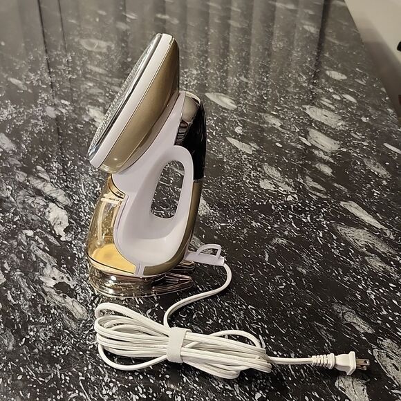 BRAND NEW CONAIR EXTREMESTEAM 2-in-1 HANDHELD STEAMER AND IRON WITH TURBO - Picture 3 of 16